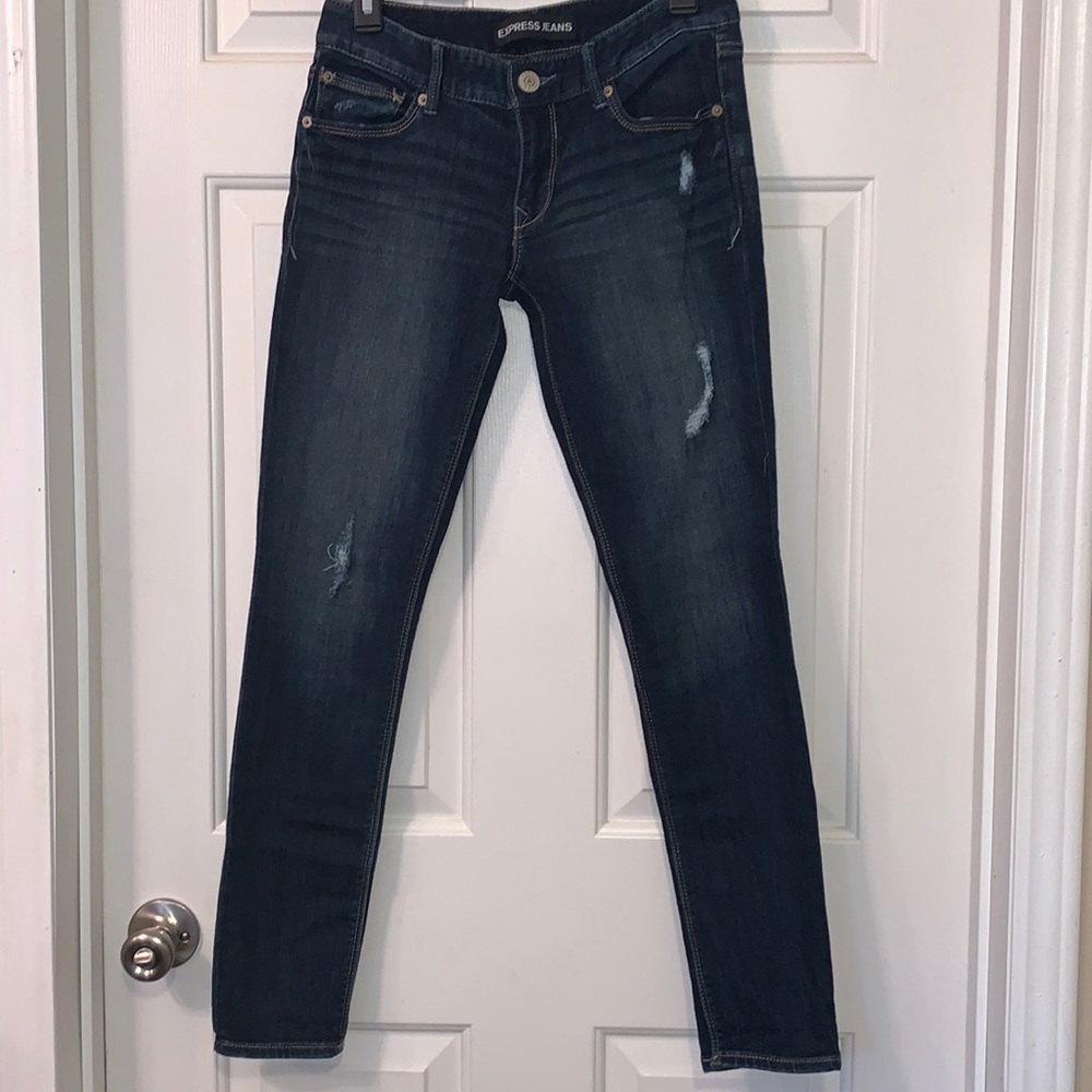 Express Brand Jeans.